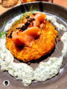 Rosti with salmon and dill sauce