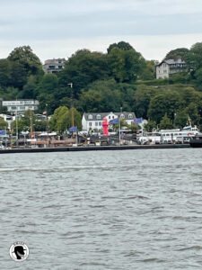 Hamburg - image of the banks of the Elbe