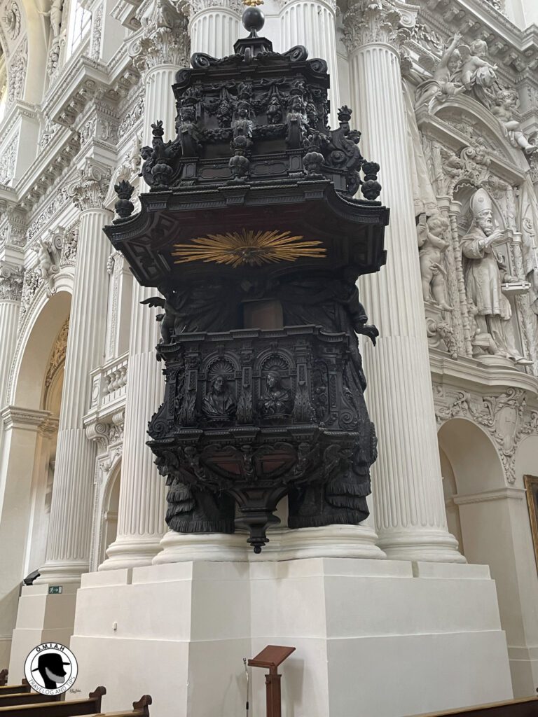 Thetainerkirche Pulpit